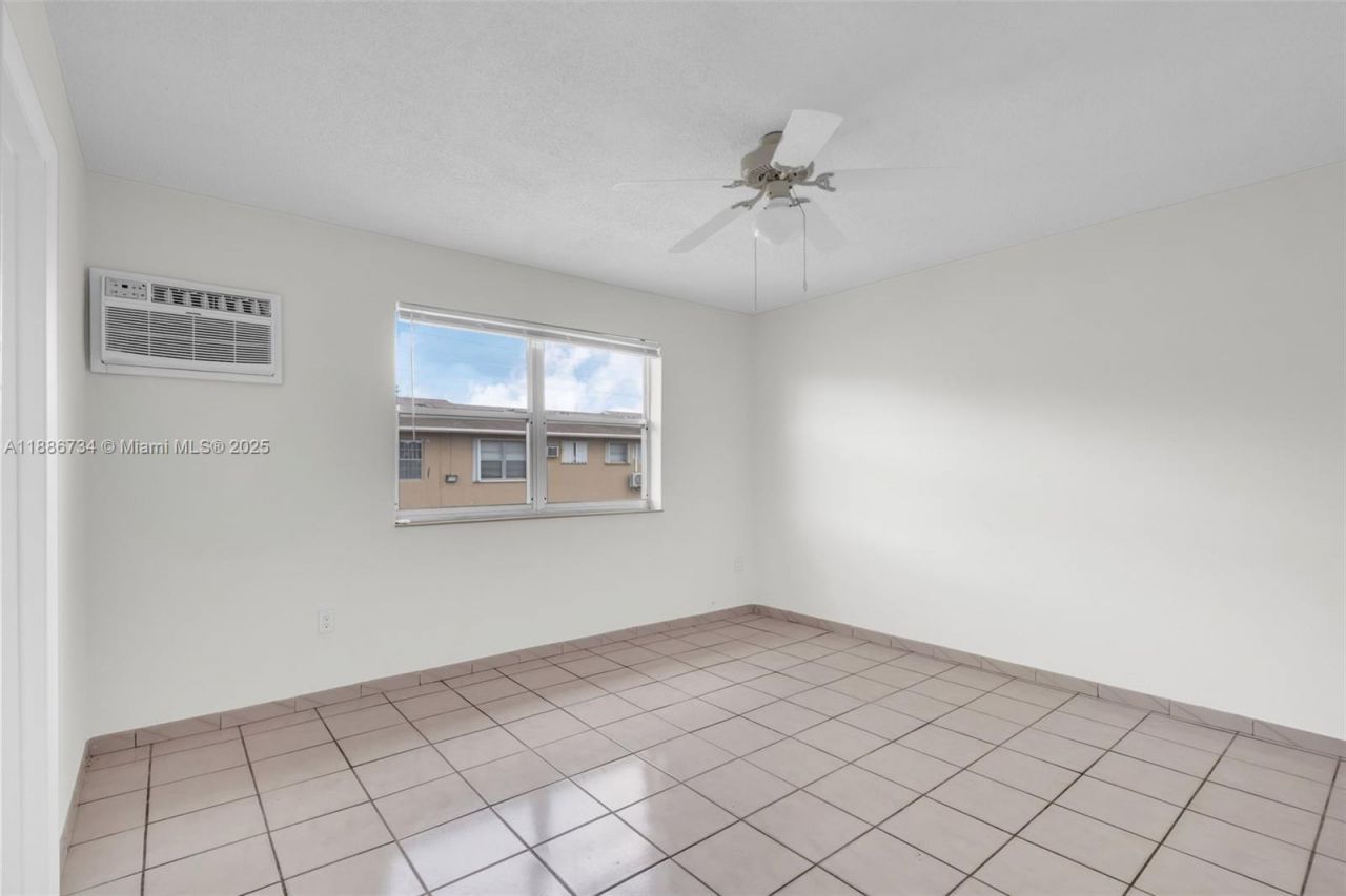 1154 W 35th St, Unit 224, Hialeah, FL 33012 Photo