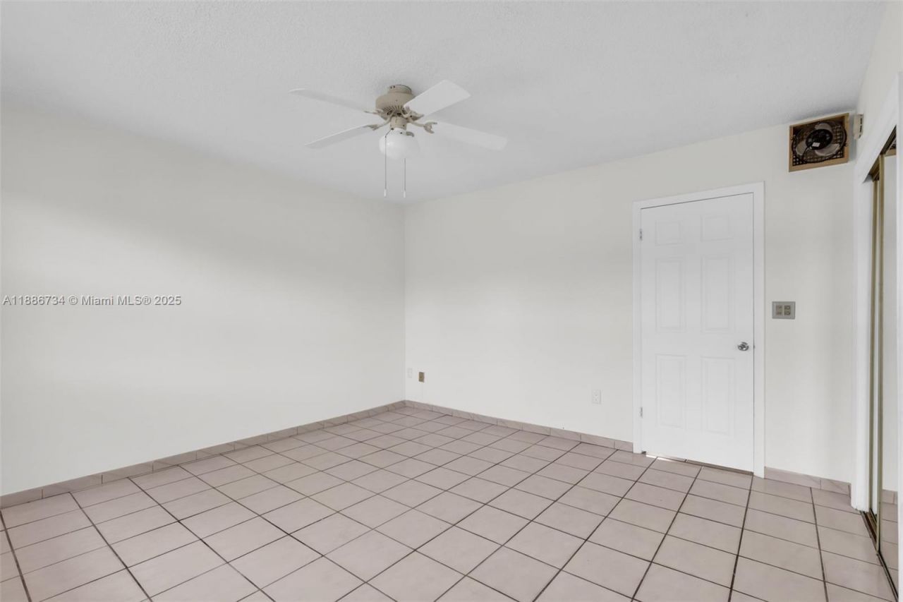 1154 W 35th St, Unit 224, Hialeah, FL 33012 Photo