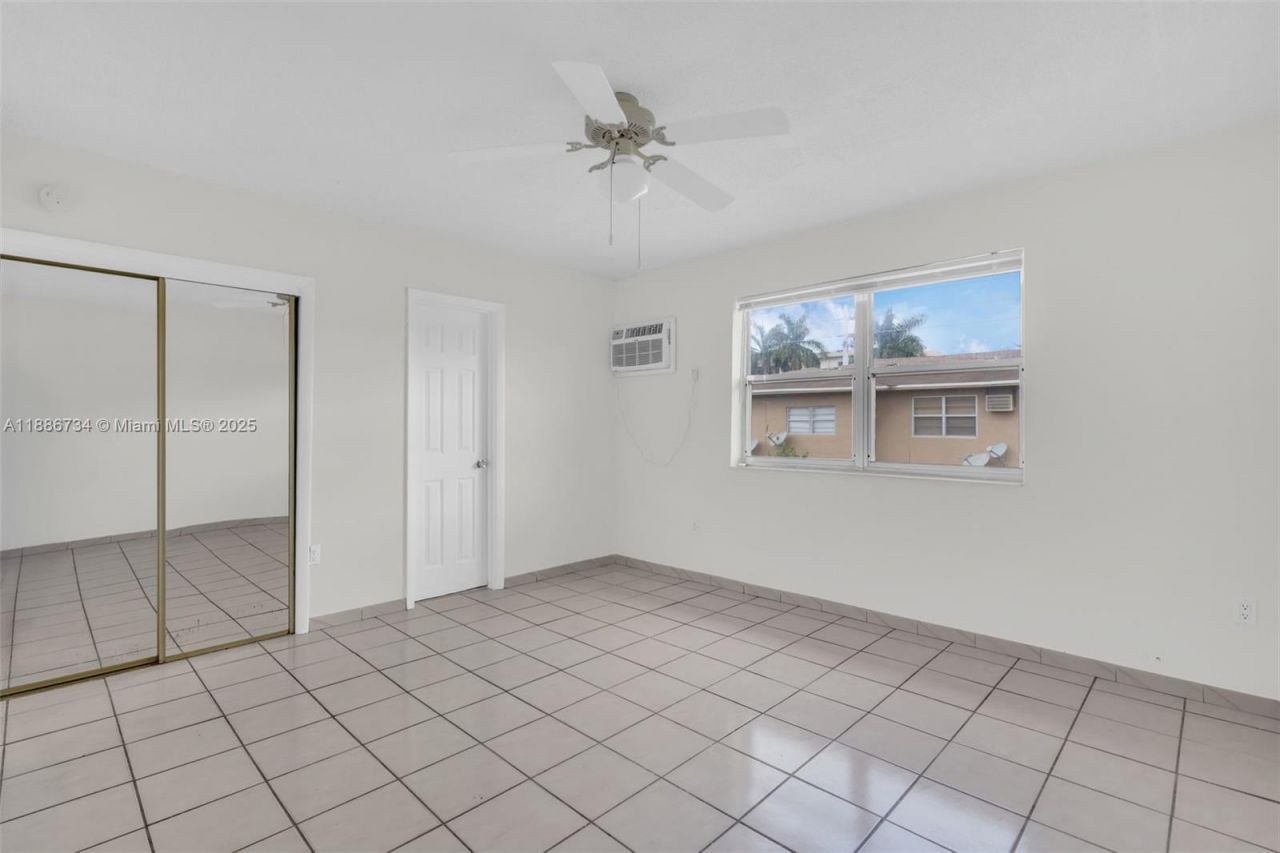 1154 W 35th St, Unit 224, Hialeah, FL 33012 Photo