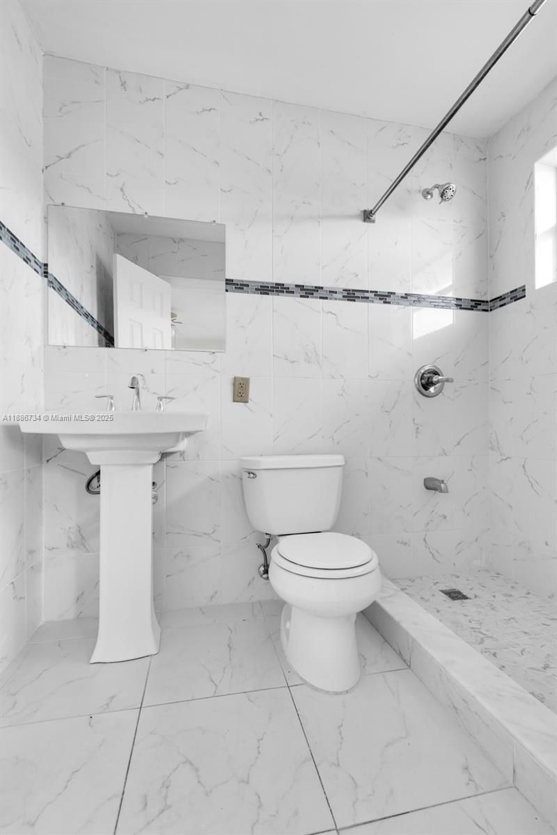 1154 W 35th St, Unit 224, Hialeah, FL 33012 Photo