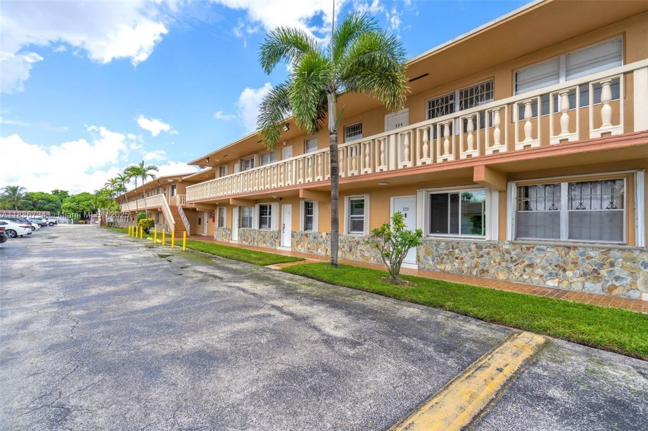 1154 W 35th St, Unit 224, Hialeah, FL 33012 Photo