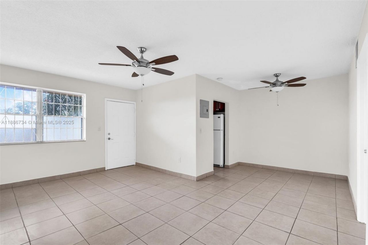 1154 W 35th St, Unit 224, Hialeah, FL 33012 Photo