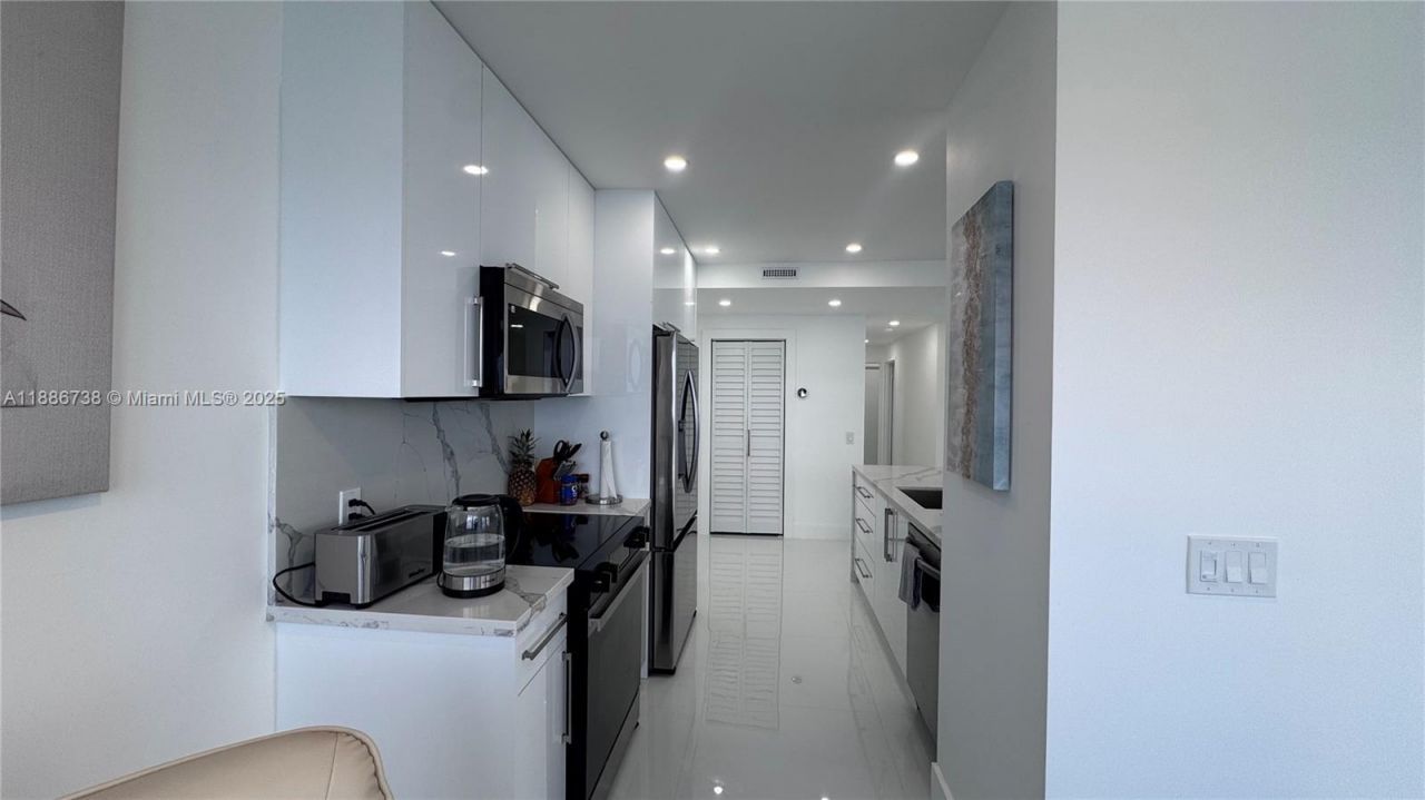 3505 S Ocean Dr(avail 04/01/2026), Unit 912, Hollywood, FL 33019 Photo