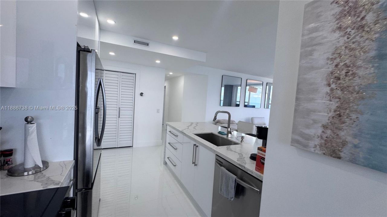 3505 S Ocean Dr(avail 04/01/2026), Unit 912, Hollywood, FL 33019 Photo