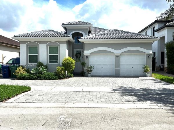 18247 NW 88th Pl, Hialeah, FL 33018