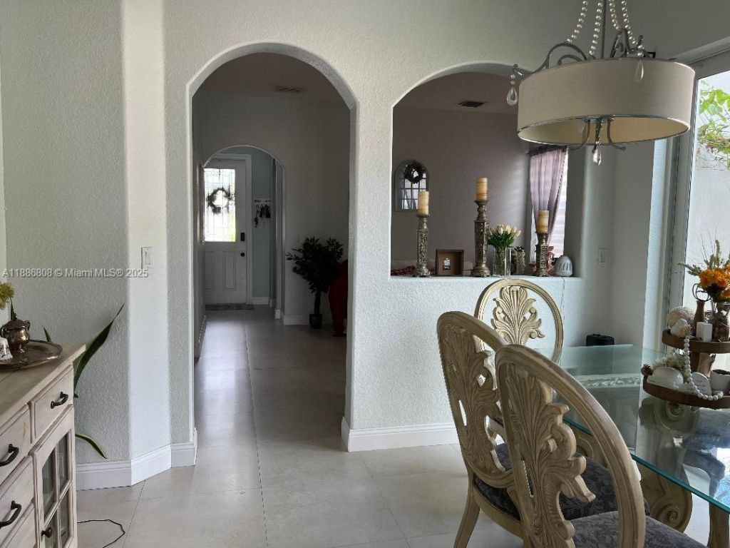 18247 NW 88th Pl, Hialeah, FL 33018 Photo