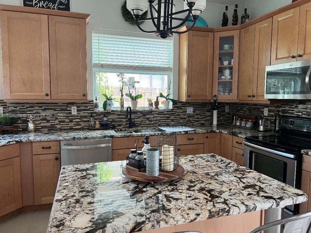 18247 NW 88th Pl, Hialeah, FL 33018 Photo