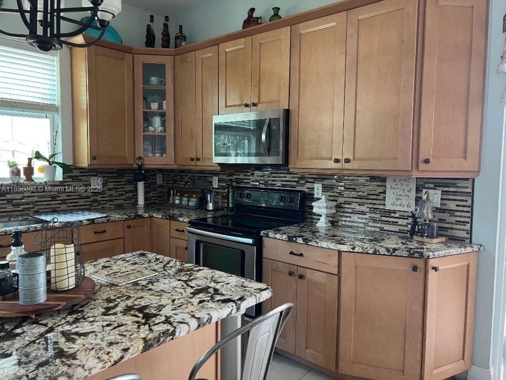 18247 NW 88th Pl, Hialeah, FL 33018 Photo