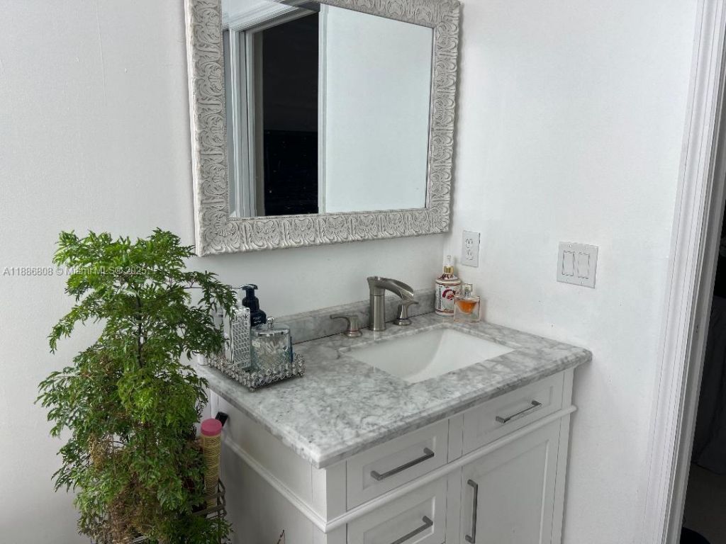 18247 NW 88th Pl, Hialeah, FL 33018 Photo