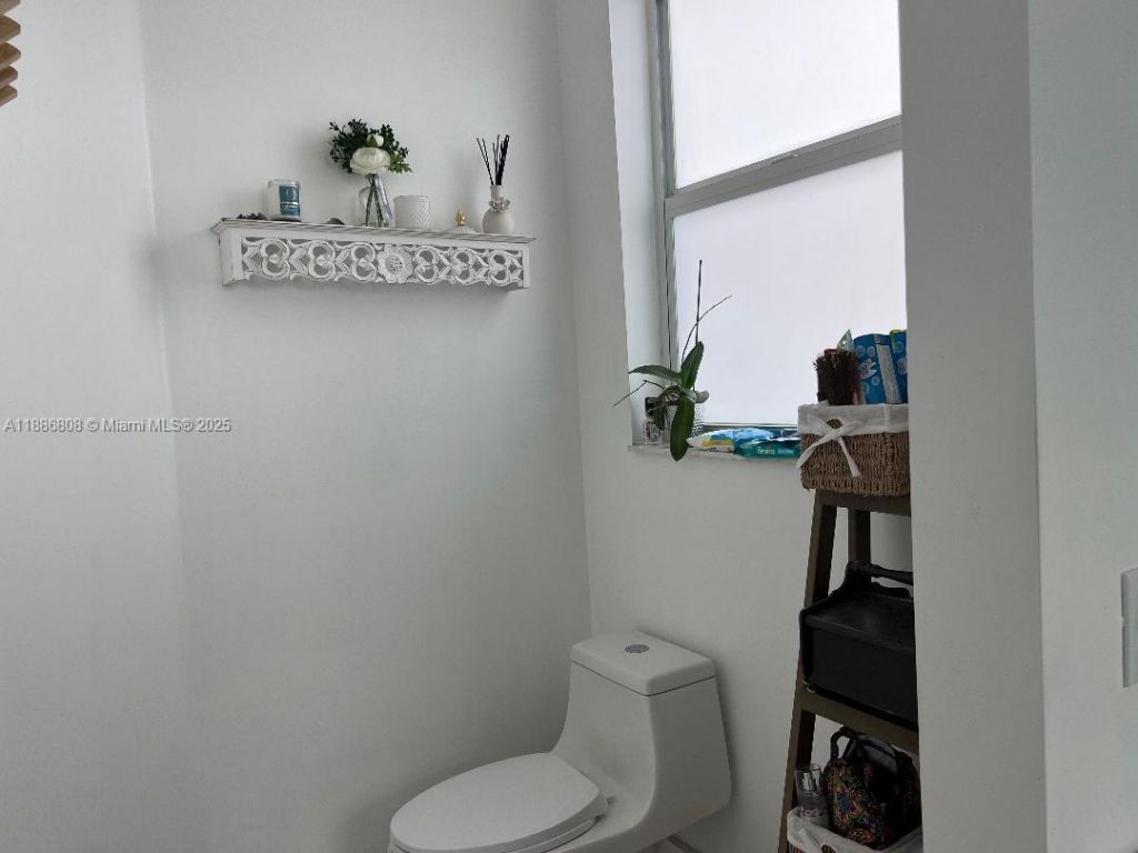 18247 NW 88th Pl, Hialeah, FL 33018 Photo