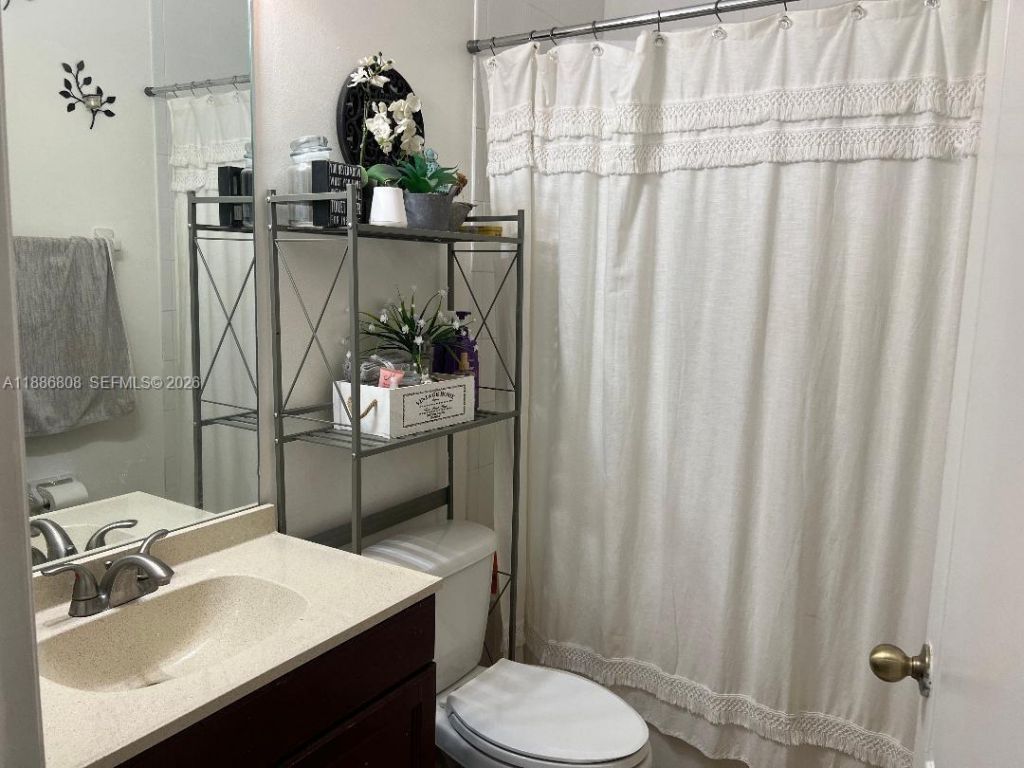 18247 NW 88th Pl, Hialeah, FL 33018 Photo
