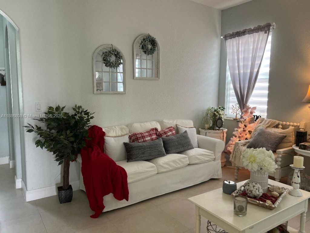 18247 NW 88th Pl, Hialeah, FL 33018 Photo