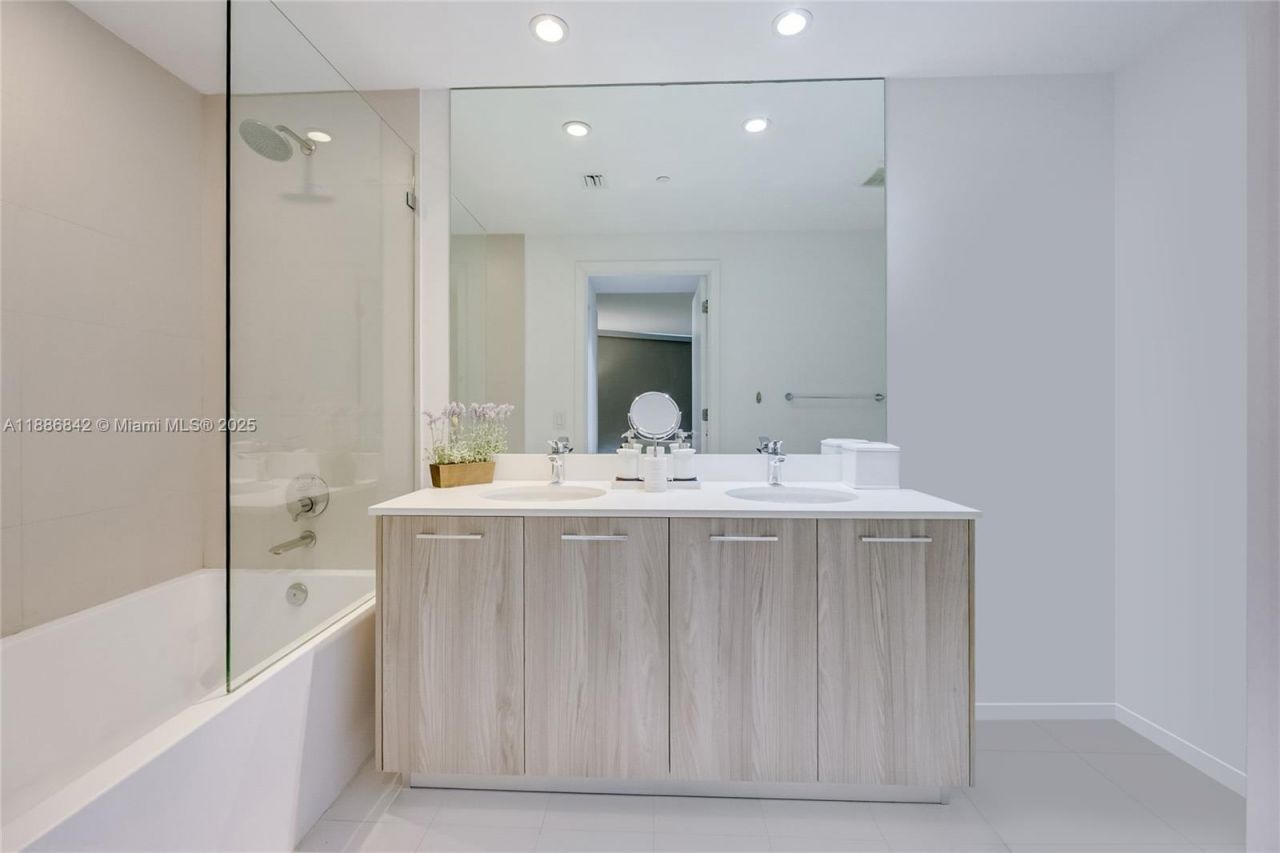 501 NE 31st St, Unit 2007, Miami, FL 33137 Photo