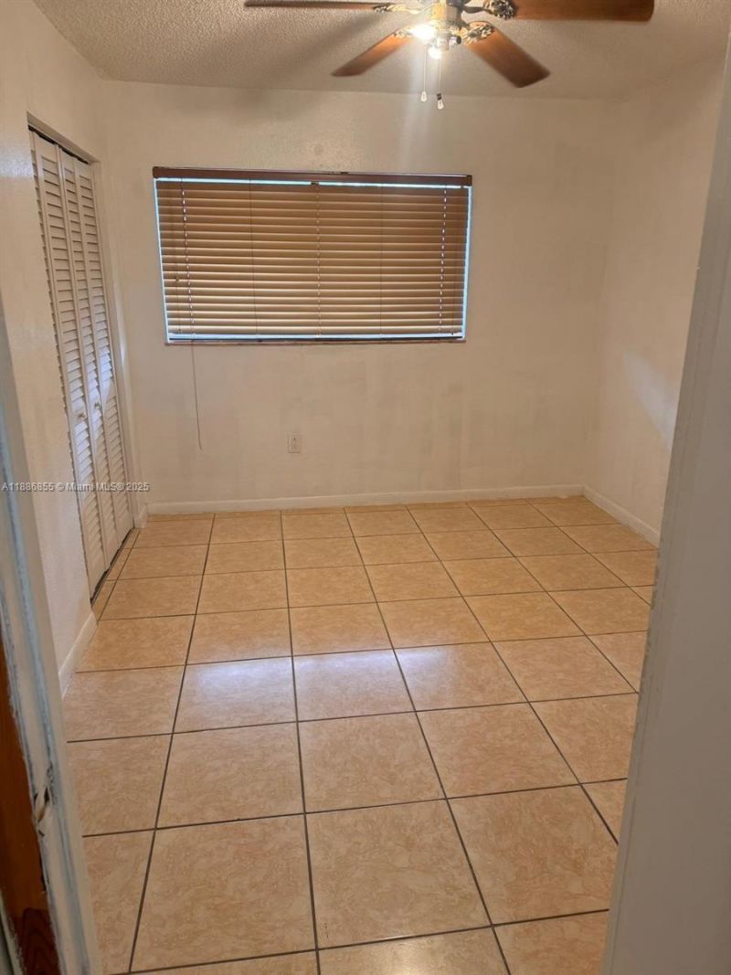 180 Royal Palm Rd, Unit 216, Hialeah Gardens, FL 33016 Photo