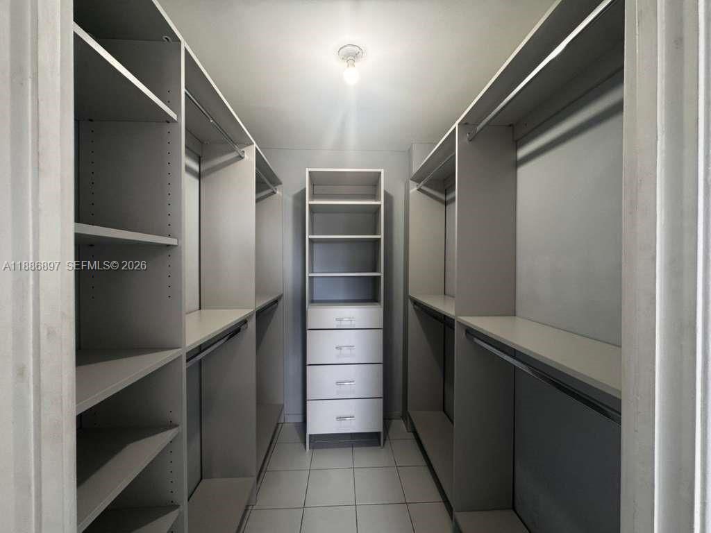 8005 Lake Dr, Unit 404, Doral, FL 33166 Photo