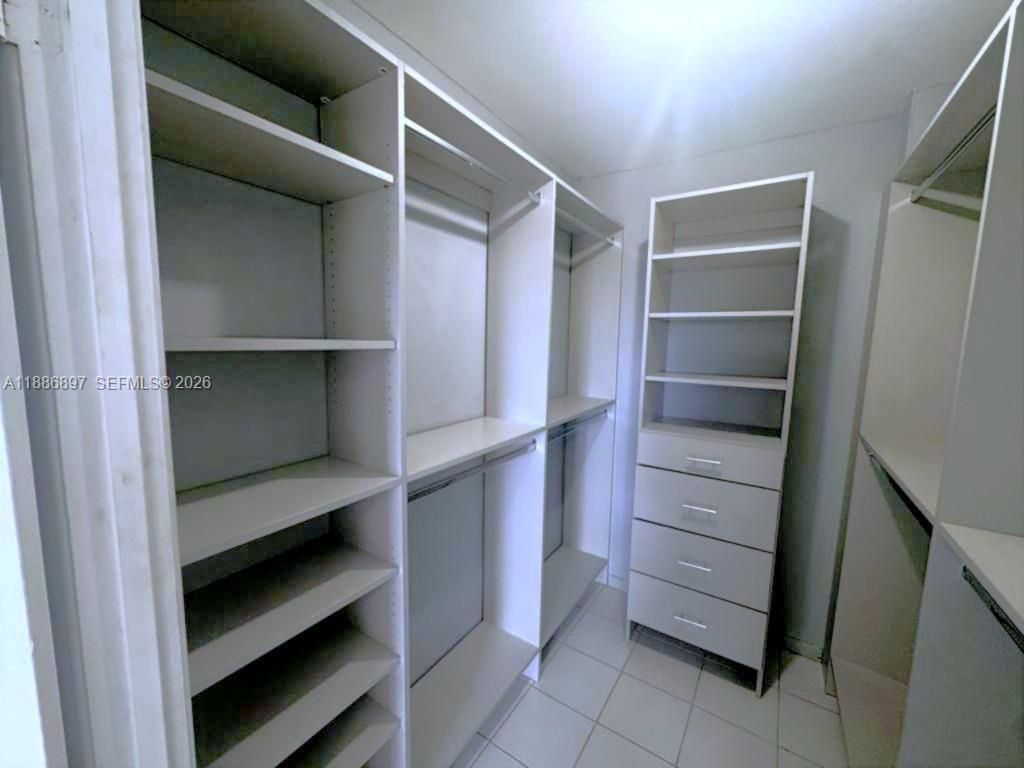 8005 Lake Dr, Unit 404, Doral, FL 33166 Photo