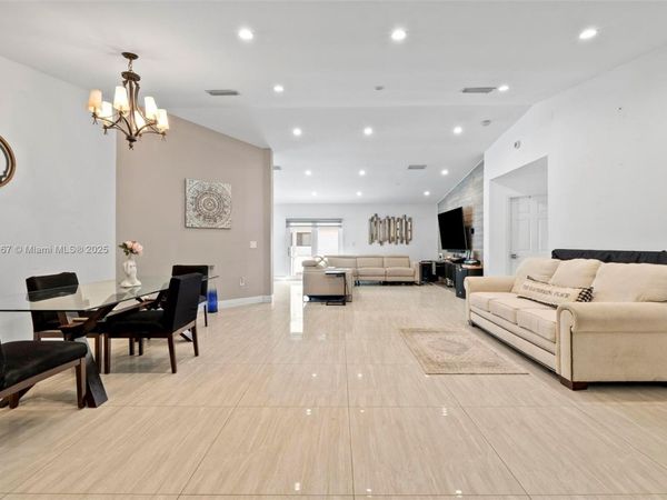 16898 Crestview Ln, Weston, FL 33326