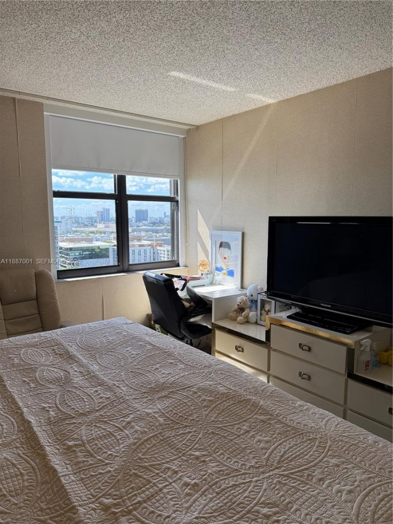 2555 Collins Ave, Unit 2112, Miami Beach, FL 33140 Photo