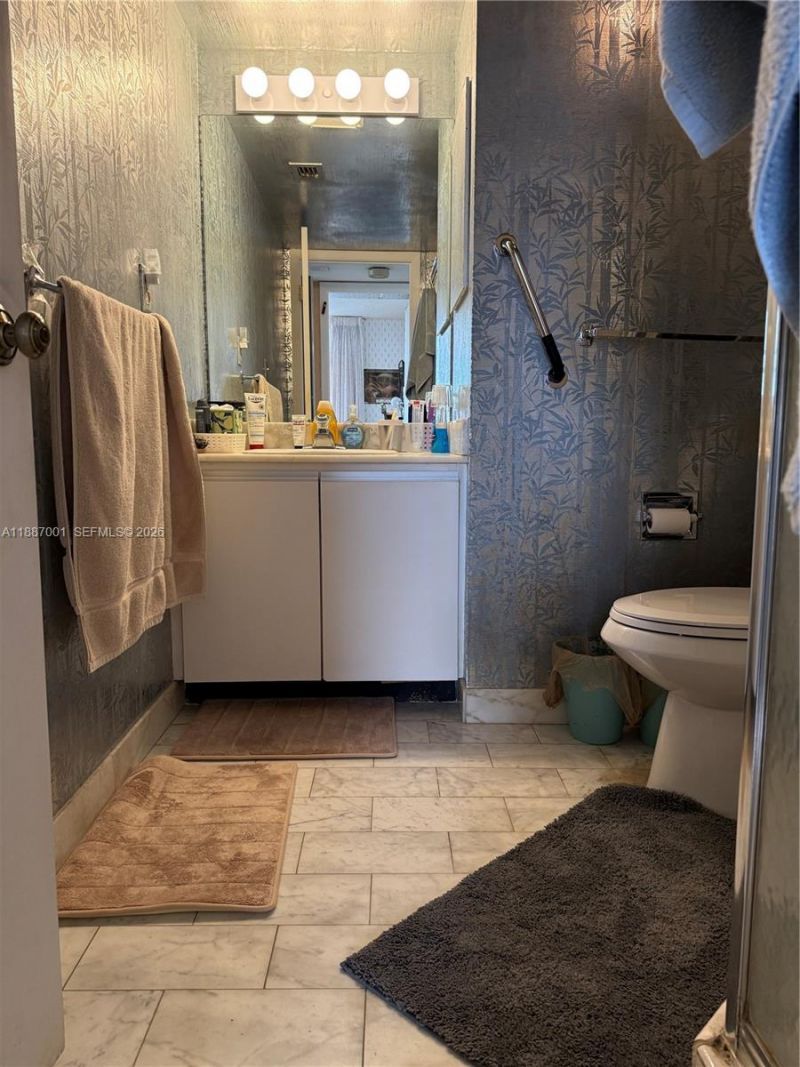 2555 Collins Ave, Unit 2112, Miami Beach, FL 33140 Photo