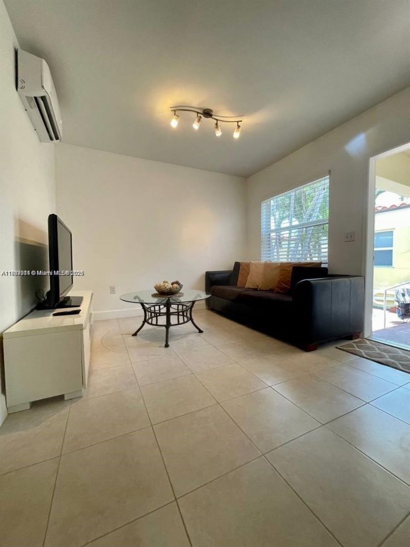 335 Georgia St, Hollywood, FL 33019 Photo