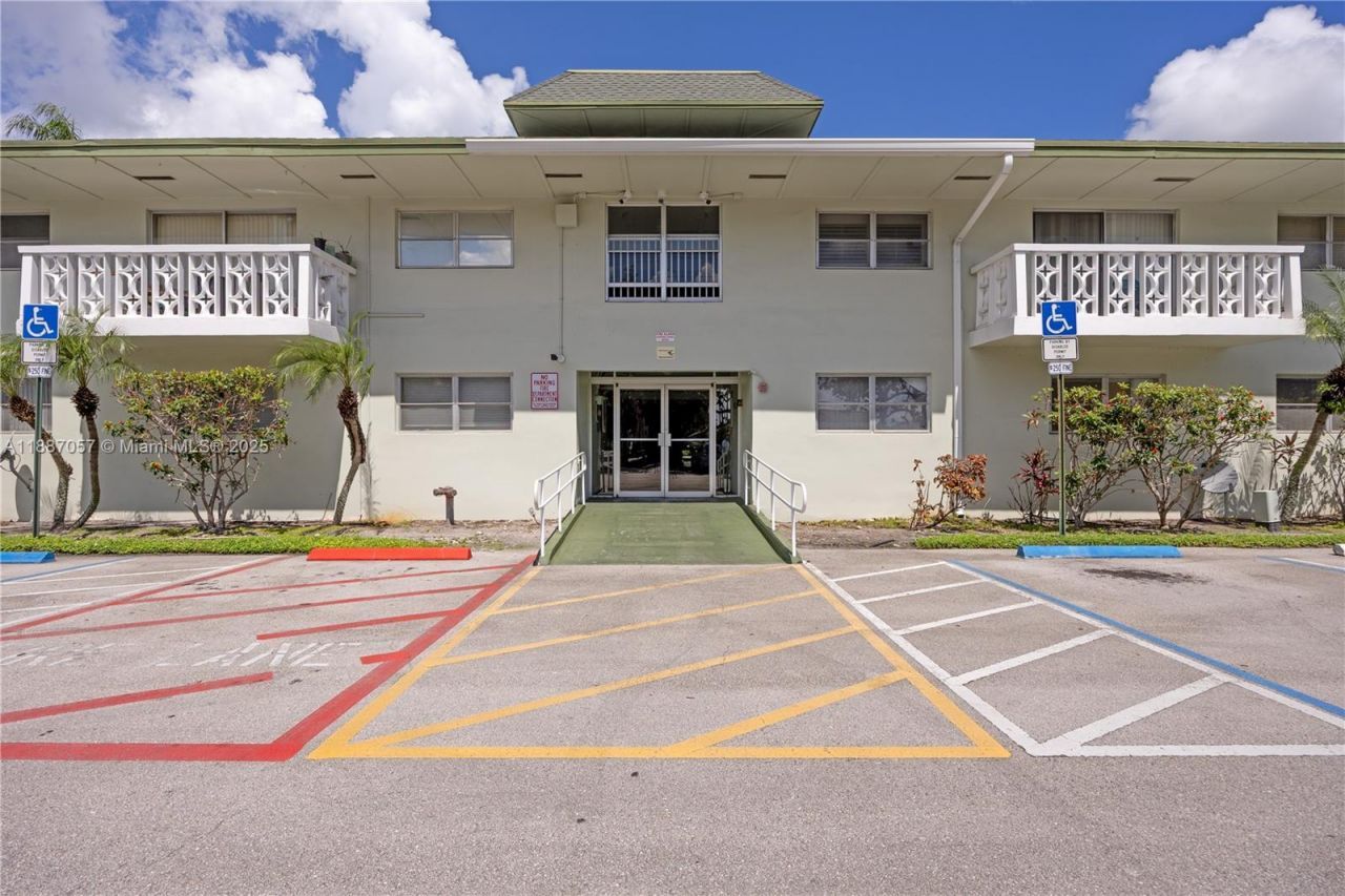 4200 NW 3rd Ct, Unit 116, Plantation, FL 33317 Photo