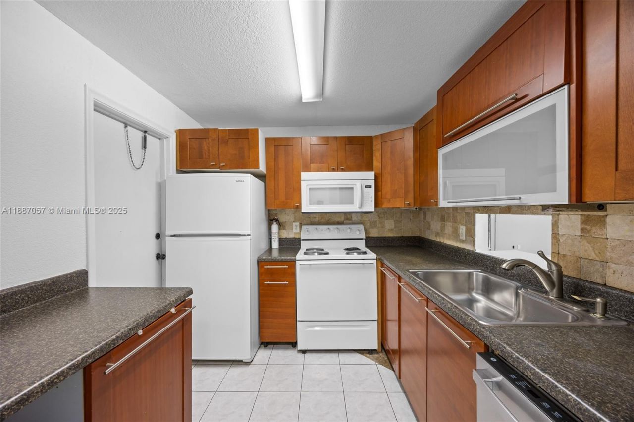 4200 NW 3rd Ct, Unit 116, Plantation, FL 33317 Photo