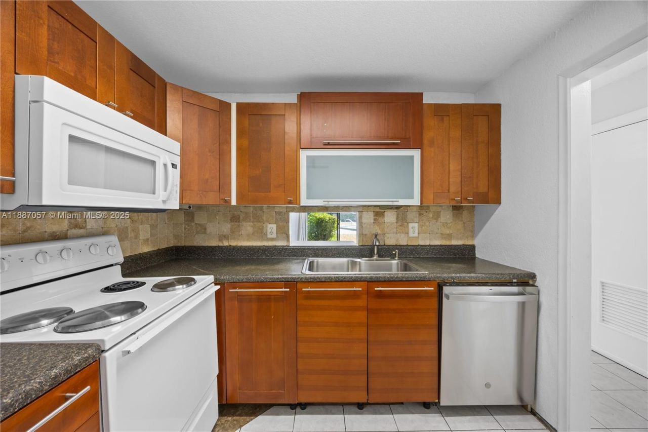 4200 NW 3rd Ct, Unit 116, Plantation, FL 33317 Photo