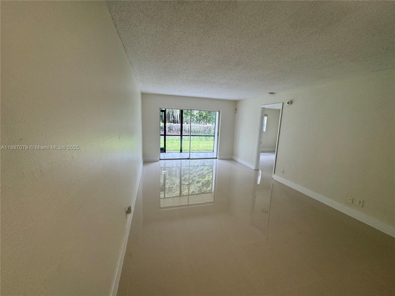 7925 Fairview Dr, Unit 102, Tamarac, FL 33321 Photo