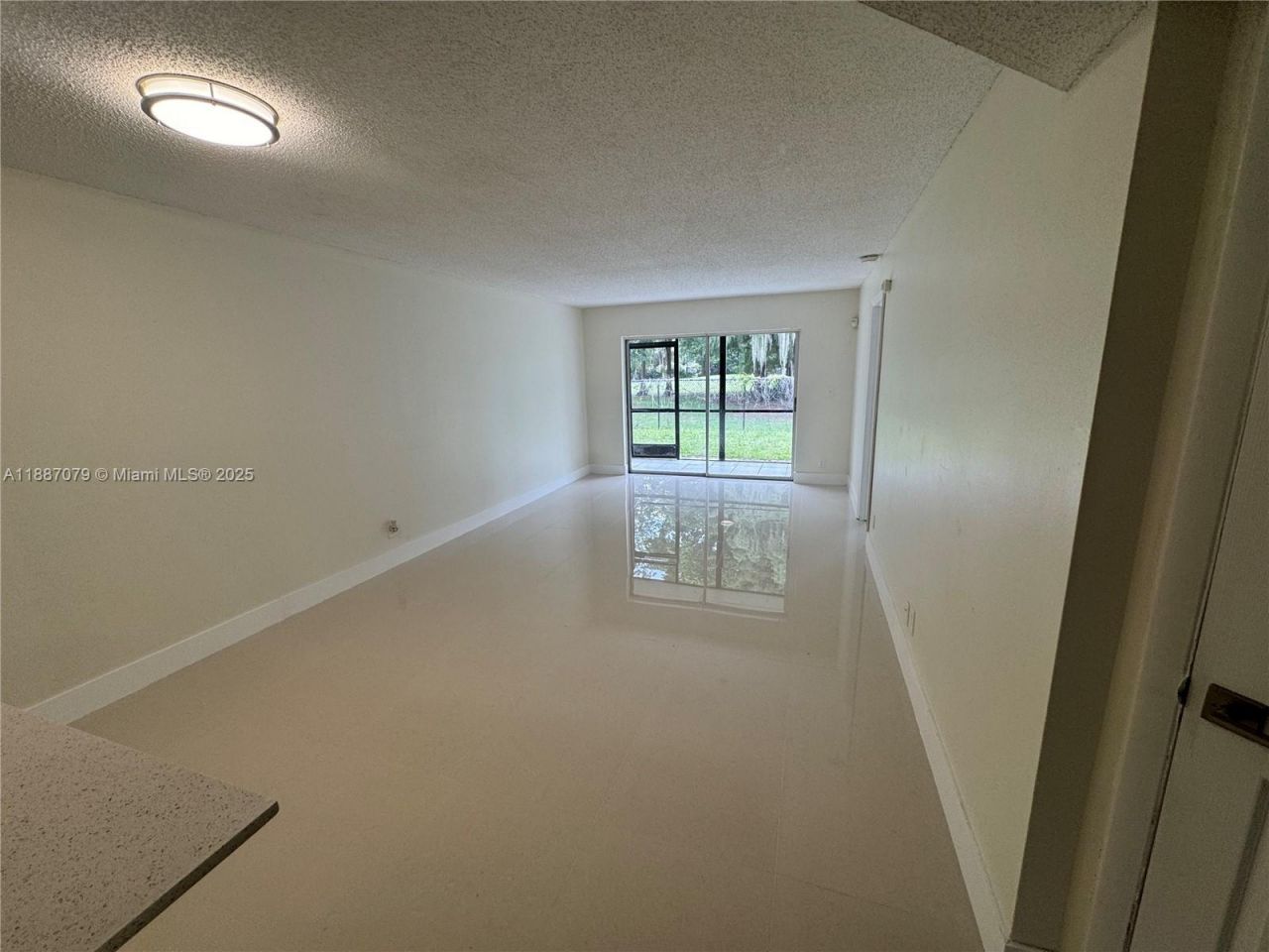 7925 Fairview Dr, Unit 102, Tamarac, FL 33321 Photo