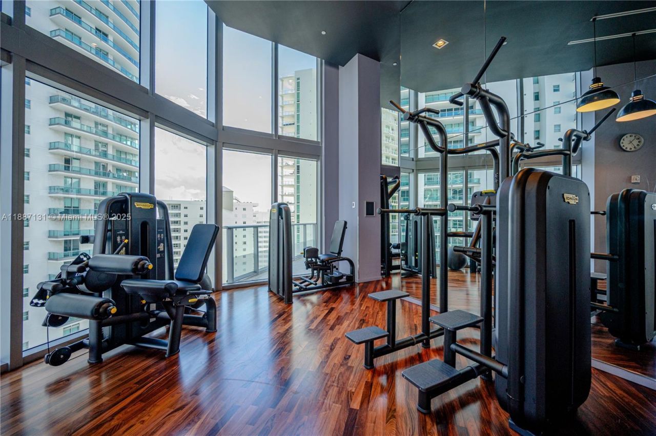 1300 Brickell Bay Dr, Unit 1601, Miami, FL 33131 Photo