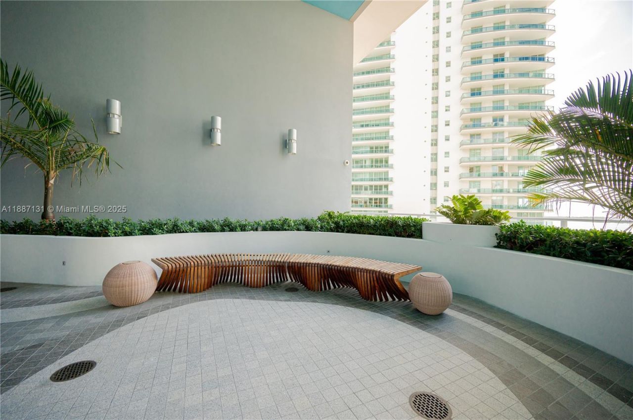 1300 Brickell Bay Dr, Unit 1601, Miami, FL 33131 Photo