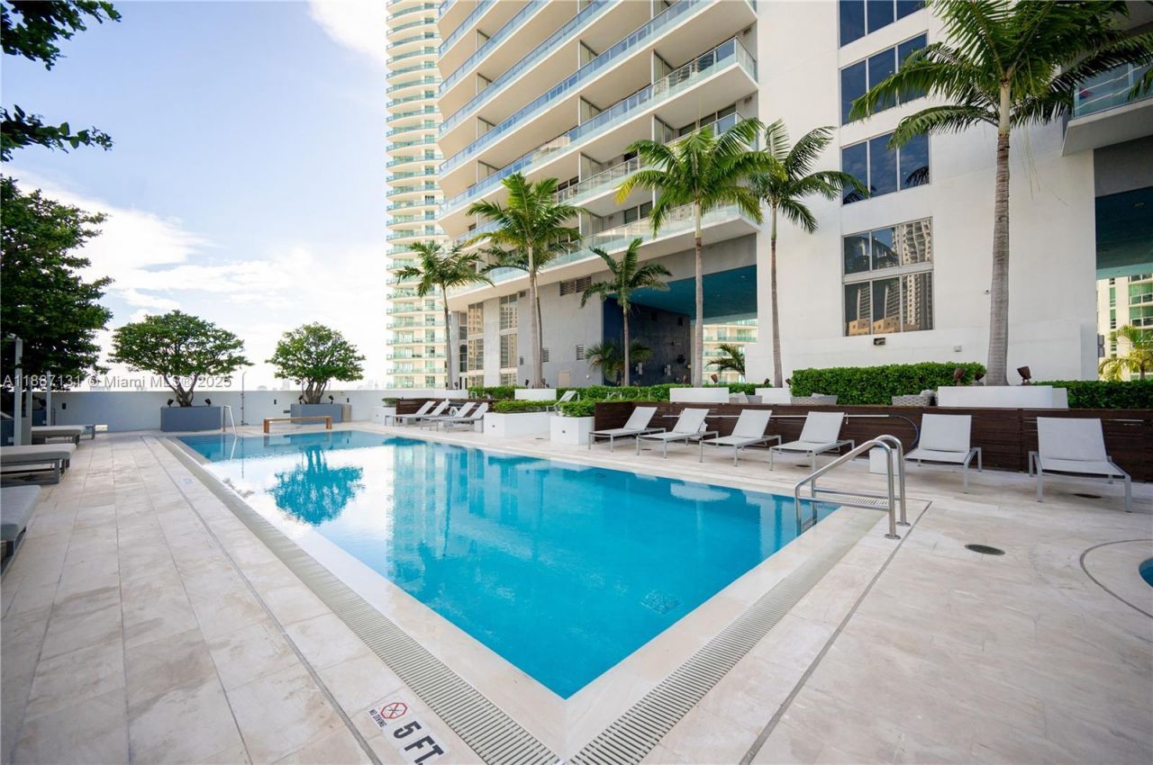 1300 Brickell Bay Dr, Unit 1601, Miami, FL 33131 Photo