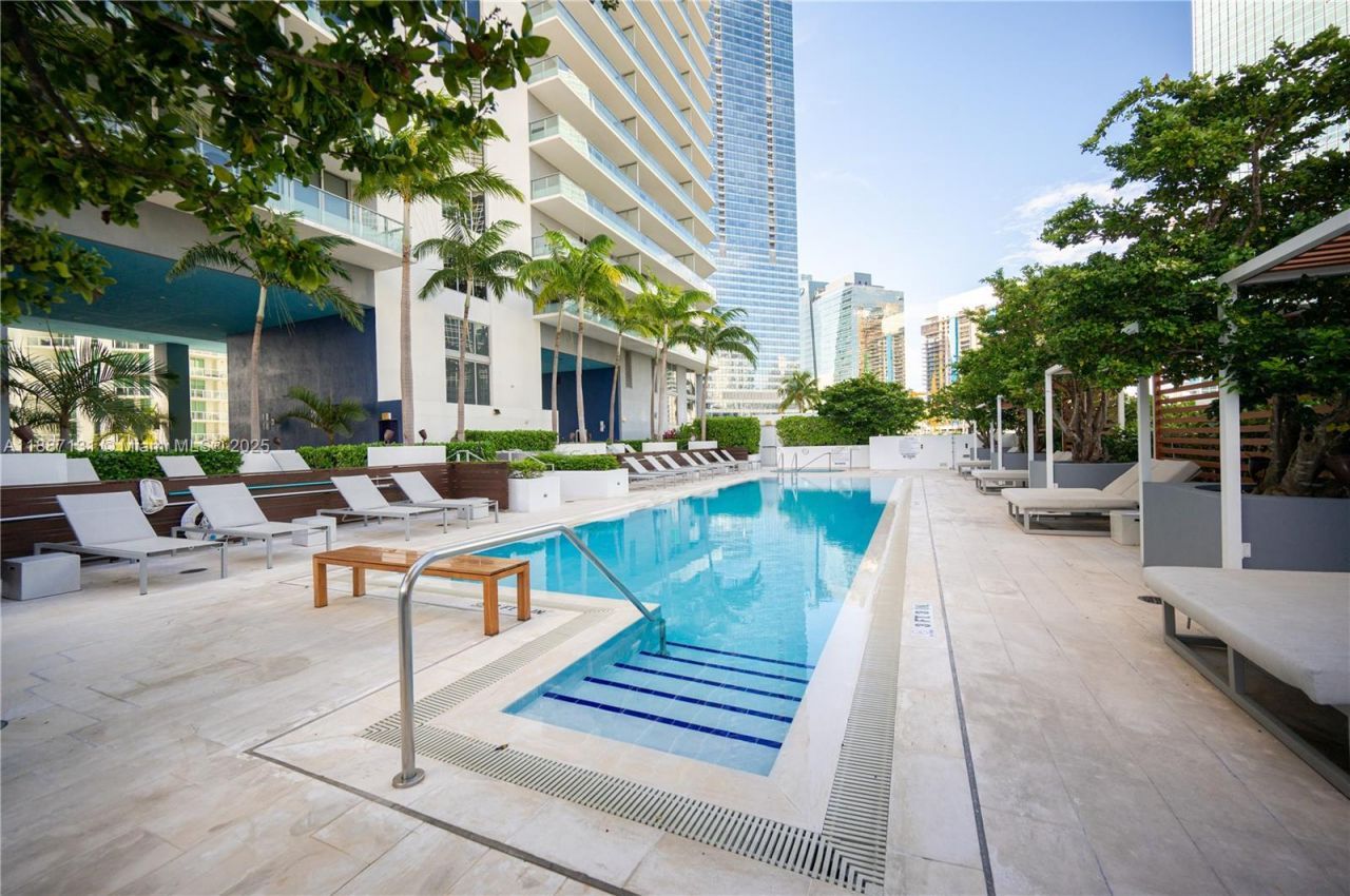 1300 Brickell Bay Dr, Unit 1601, Miami, FL 33131 Photo