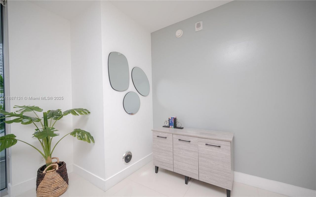 1300 Brickell Bay Dr, Unit 1601, Miami, FL 33131 Photo