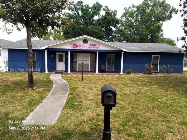 8301 N Gomez Avenue, Tampa, FL 33614