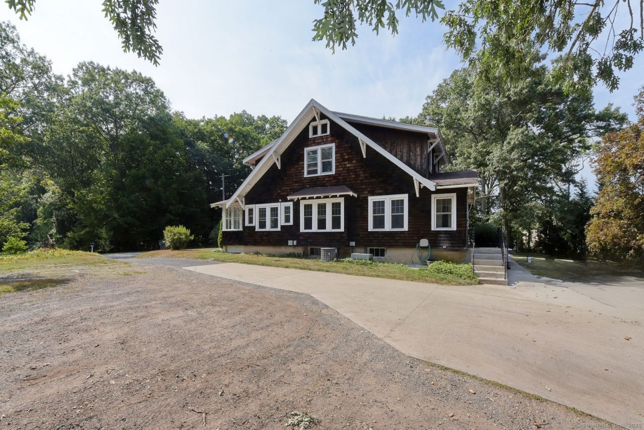 8 Aldens, East Hampton, CT 06424 Main Photo