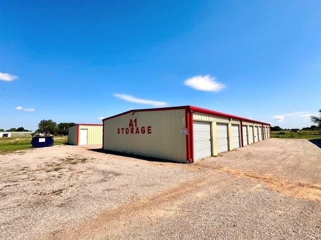 3905 S 16th Street, Chickasha, OK 73018 Main Photo