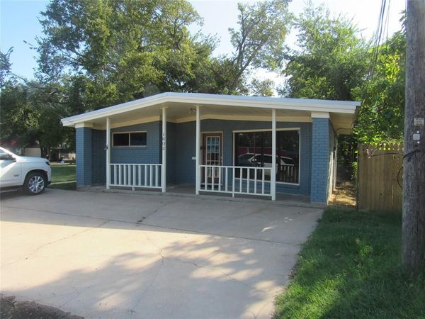 1802 N Center Street, Bonham, TX 75418