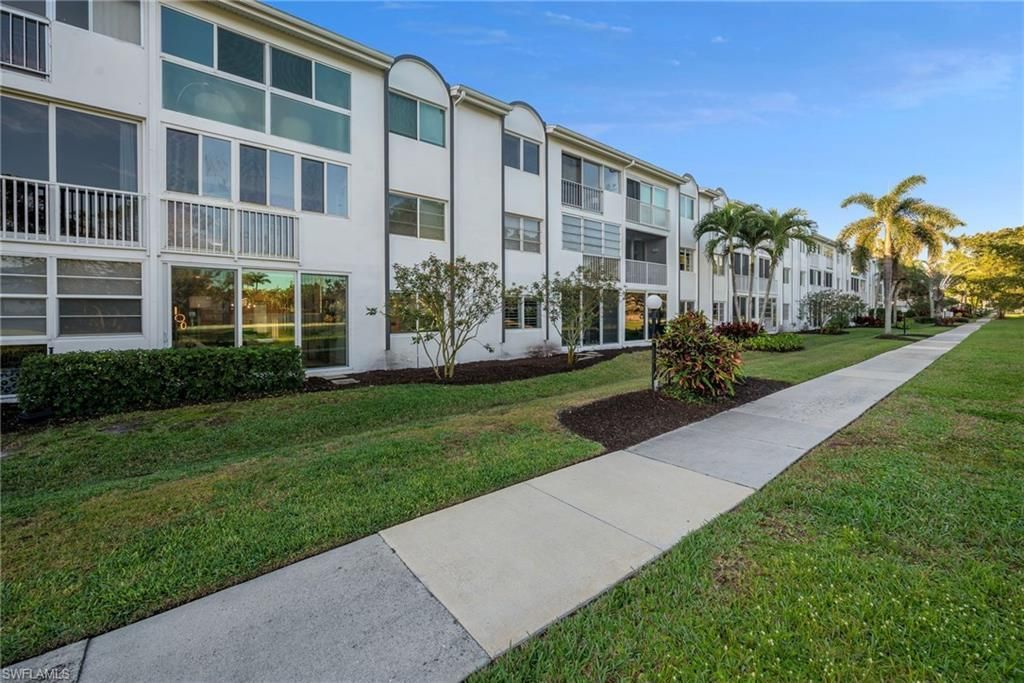 670 Broad Ave S, Unit J670, Naples, FL 34102 Photo