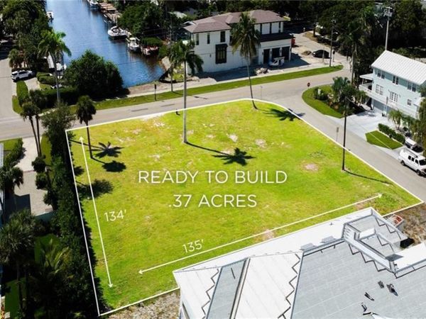 1427 Sandpiper ST, NAPLES, FL 34102