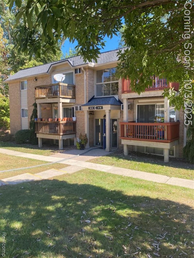 417 Parkdale Avenue, Rochester, MI 48307 Main Photo