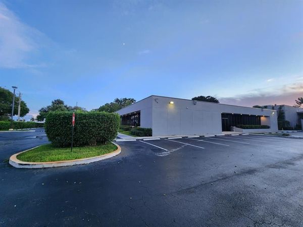 2841 NW 62nd St, Fort Lauderdale, FL 33309