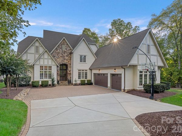 20517 Queensdale Drive, Cornelius, NC 28031