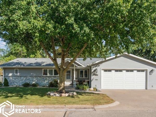 2706 Bittersweet Place, Burlington, IA 52601