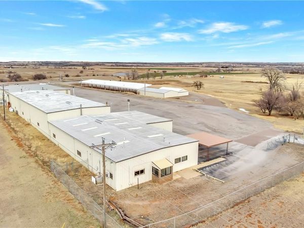 6 Highway Highway, Elk City, OK 73644