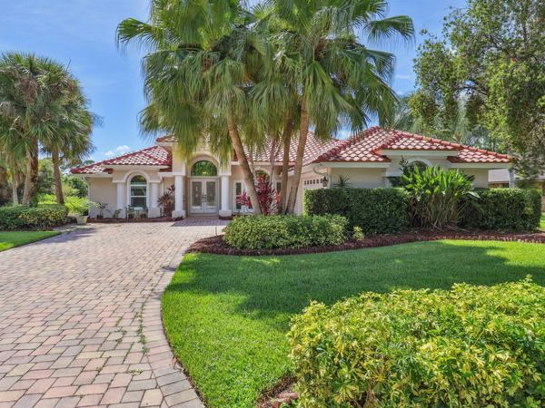 1190 SW Mirror Lake Cove, Port St. Lucie, FL 34986