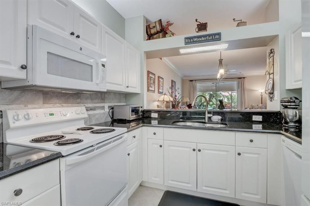 280 Robin Hood Cir, Unit 102, Naples, FL 34104 Photo