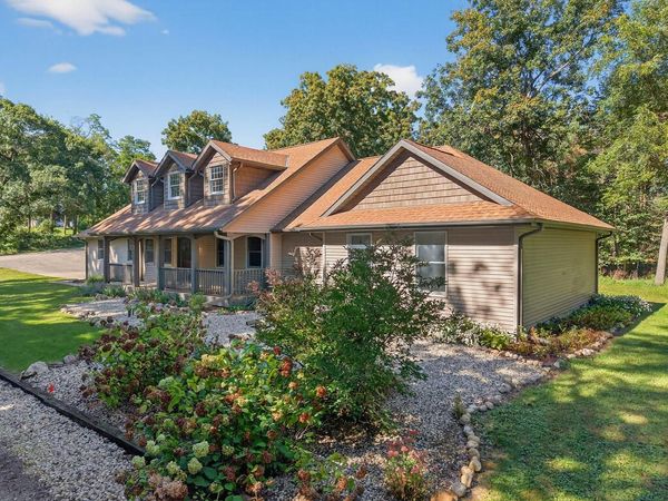 W349S10106 Bittersweet COURT, Eagle, WI 53119