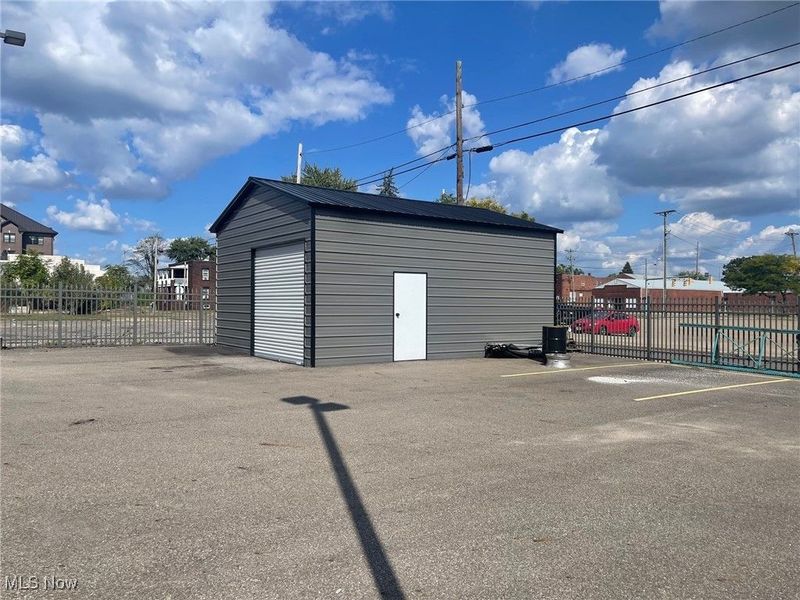 530 Walnut Avenue NE, Canton, OH 44702 Photo 3