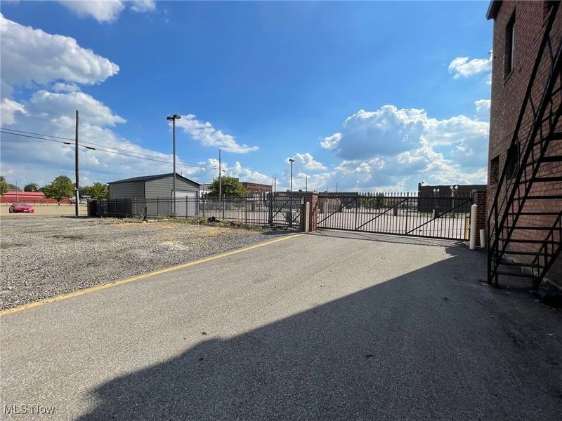 530 Walnut Avenue NE, Canton, OH 44702 Photo 4